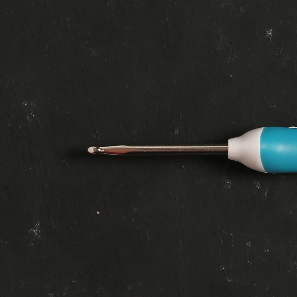 Addi Swing Maxi 3.75 mm 17 cm Ergonomic Crochet Hook, Turquoise - 141-7 - Image 3