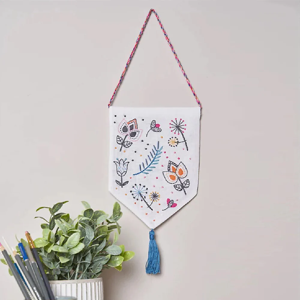 Anchor Duvar Dekoru Modern Graphic Floral Banner Embroidery Kit - PE137 - Image 2