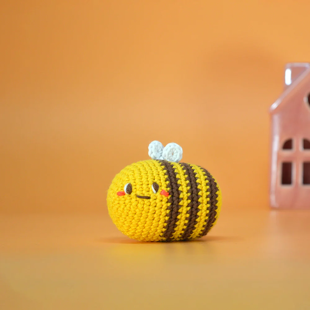 Hello Adorable Amigurumi Kit - Billie The Bee - HC978 - Image 2