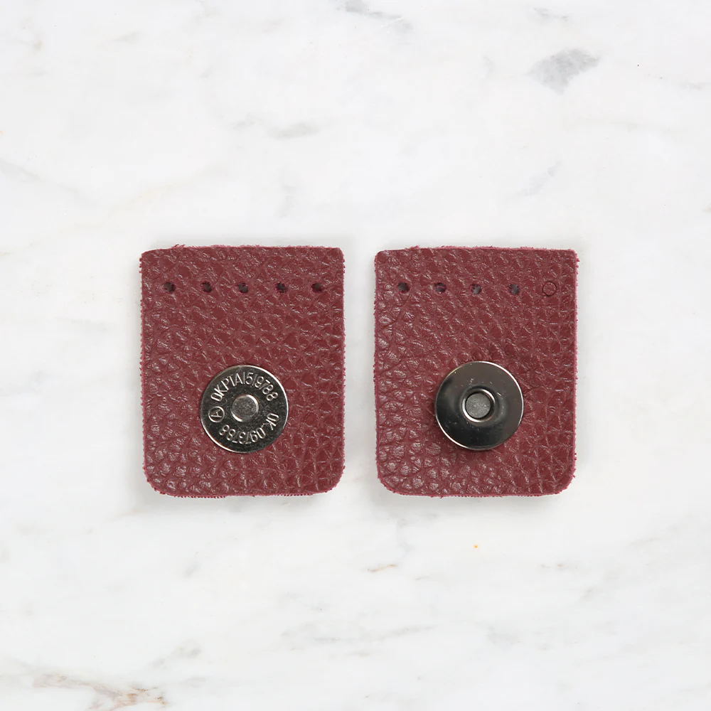 Knitme Square Magnet 4x4.5 cm Claret Red BA-0046