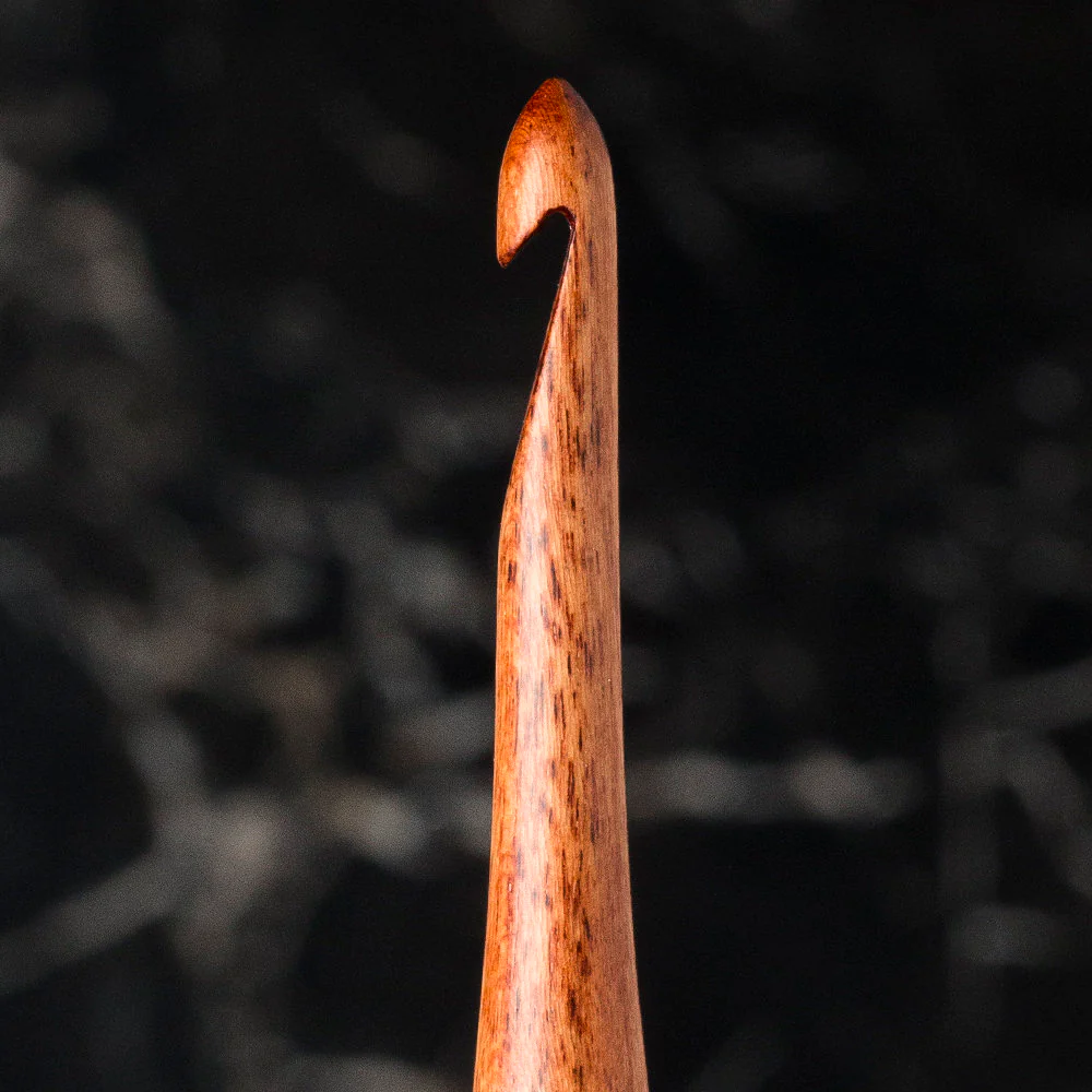 La Mia Rosewood 6 mm 15.5 cm Wooden Crochet Hook - Image 2
