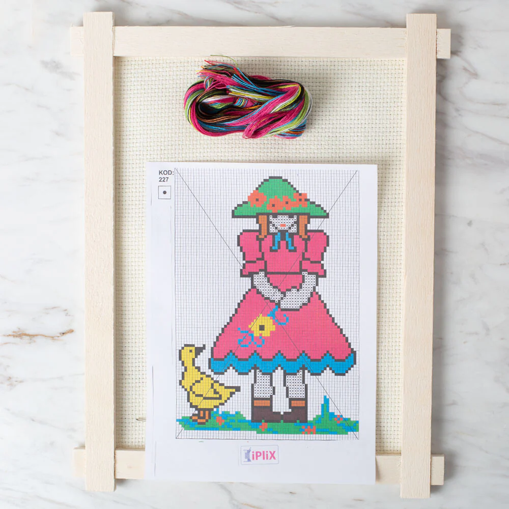 Loren Cross Stitch Kit, Girl and Duck - Kod:227