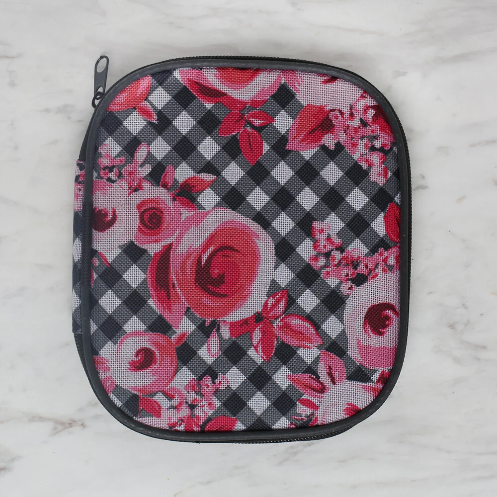 Loren Zipped Flower Patterned Crochet Bag