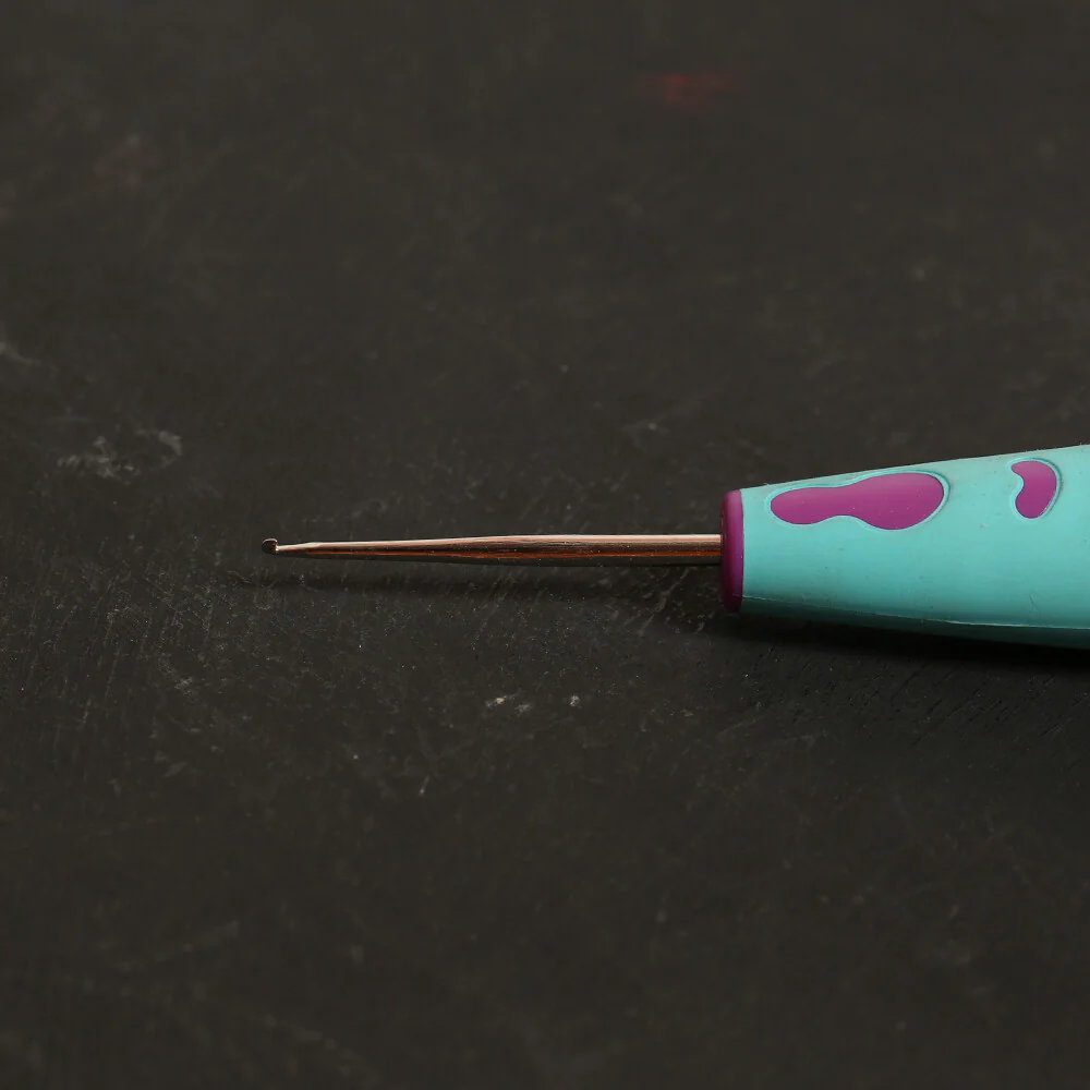Pony No.17 0.75 mm 13 cm Metal Lace Crochet Hook with Soft Ergonomic Handle - 59602 - Image 3