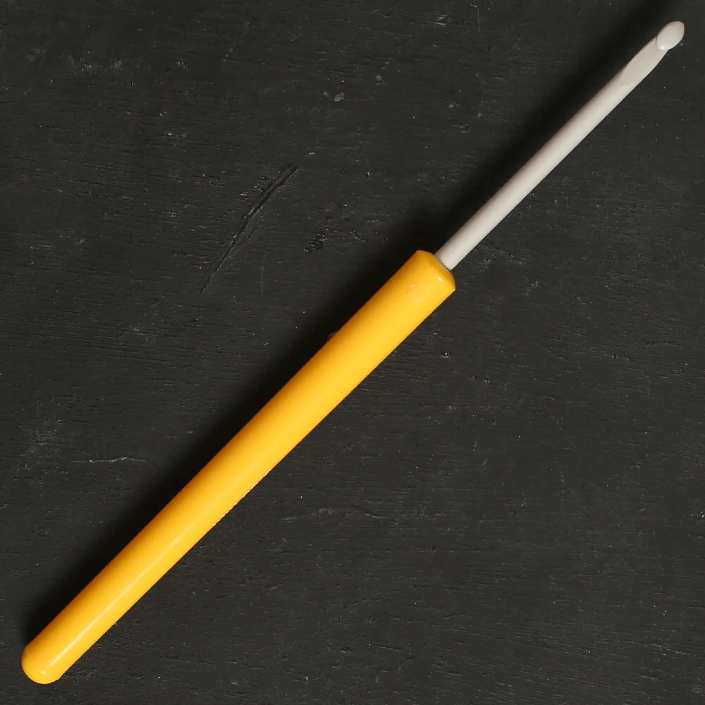 Pony 3.5 mm 14 cm Plastic Handled Crochet Hook, Yellow - 46604 - Image 2