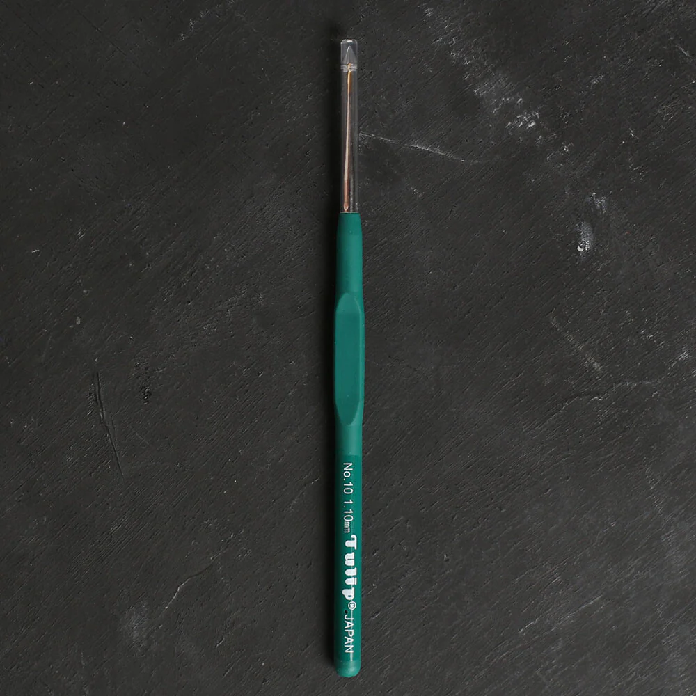 Tulip No.10 1.10 mm Crochet Hook with Plastic Handle, Green - T-9GE