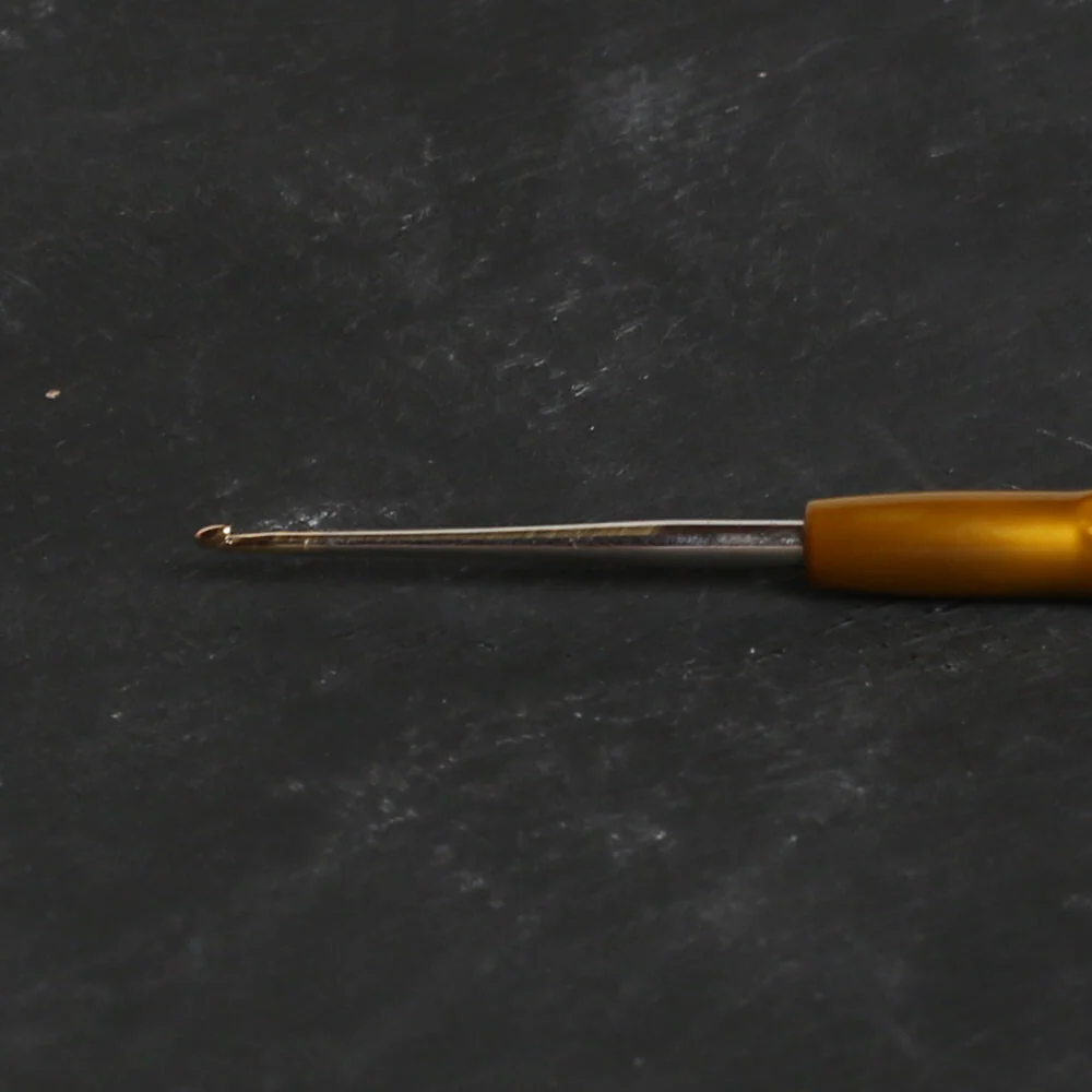 Tulip No.8 1.25 mm Crochet Hook with Plastic Handle, Yellow -  T-9G - Image 2